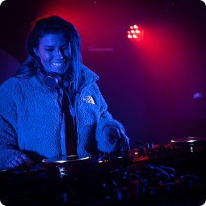 DJ